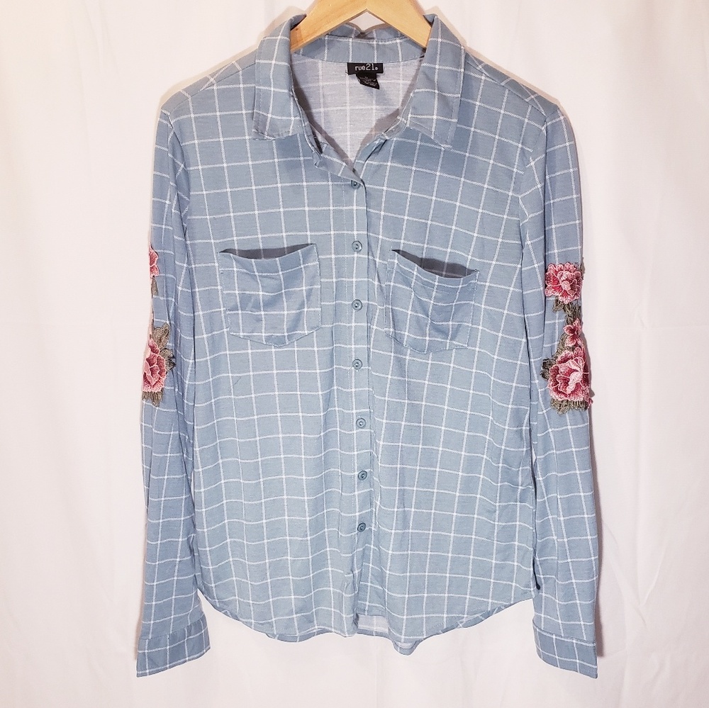 Button up green top with embroidered flowers patch